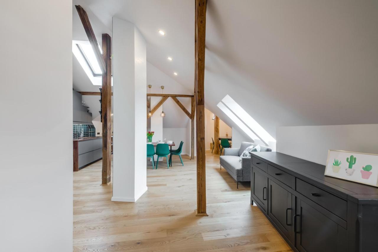 Big Design Apt - Sleeps 12 - Best Location Riga Esterno foto