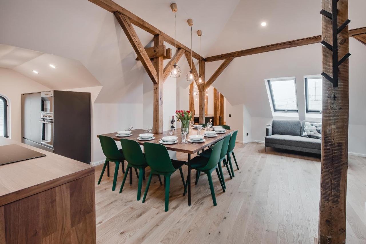 Big Design Apt - Sleeps 12 - Best Location Riga Esterno foto