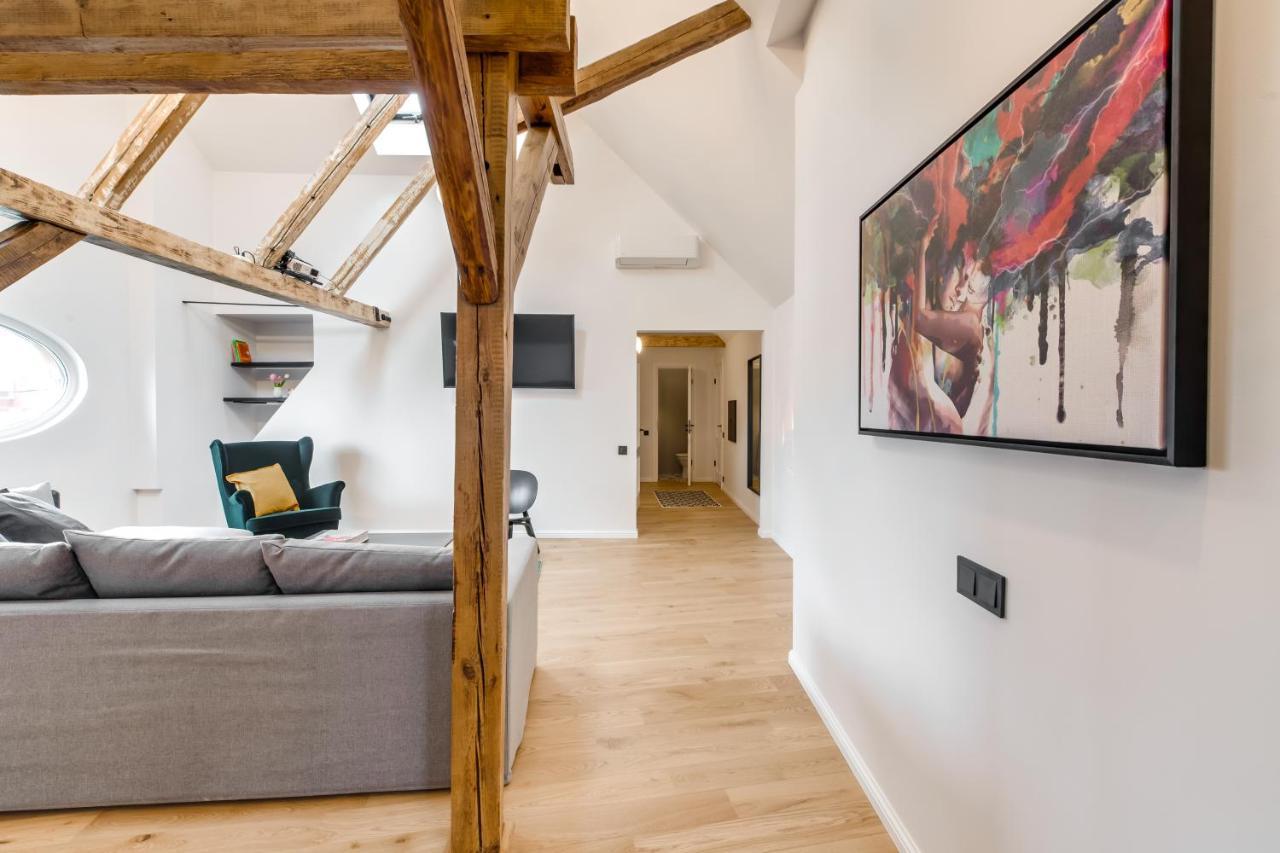 Big Design Apt - Sleeps 12 - Best Location Riga Esterno foto