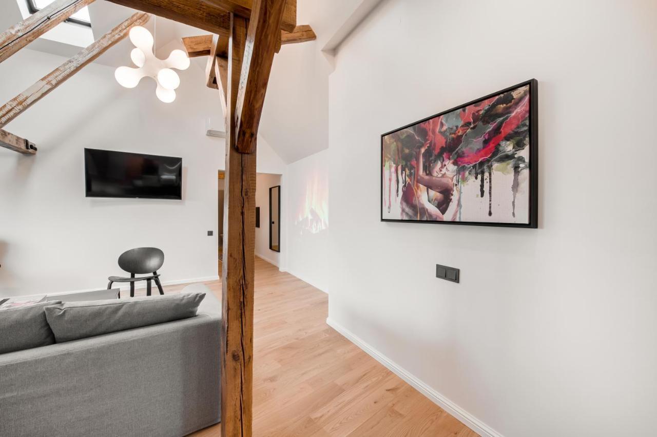 Big Design Apt - Sleeps 12 - Best Location Riga Esterno foto